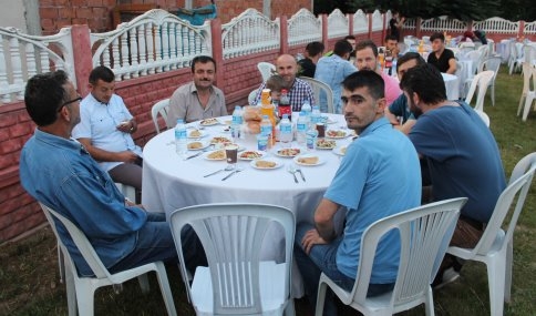 Bayraktar Masaj Salonu 500 Kişiye İftar Verdi