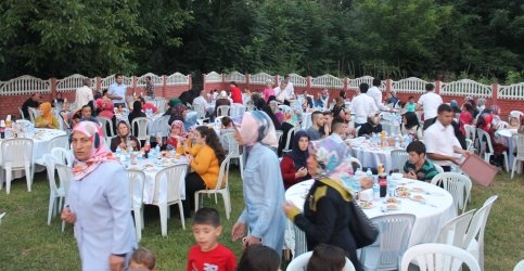 Bayraktar Masaj Salonu 500 Kişiye İftar Verdi