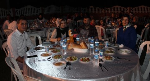 Bayraktar Masaj Salonu 500 Kişiye İftar Verdi