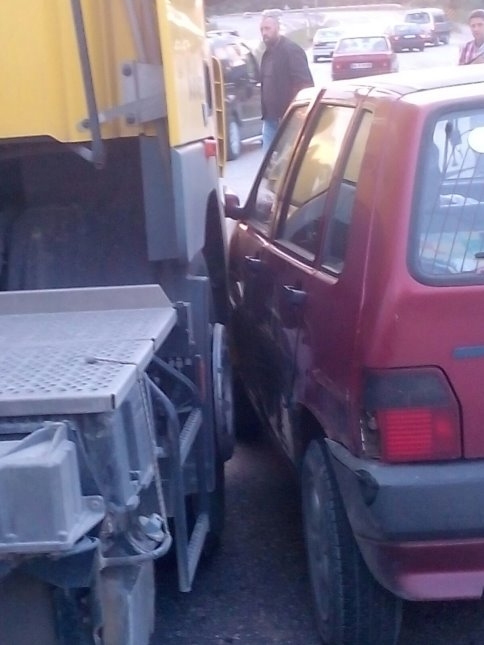 Kuzuluk Mahesi Kavşağında Kaza Meydana Geldi