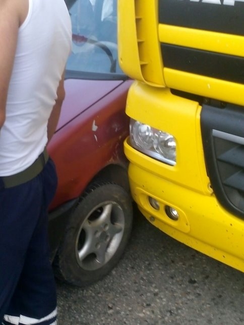 Kuzuluk Mahesi Kavşağında Kaza Meydana Geldi