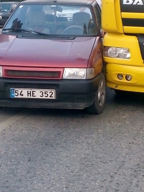 Kuzuluk Mahesi Kavşağında Kaza Meydana Geldi