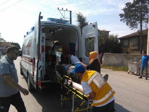 Bayan Sürücü Motosiklete Çarptı