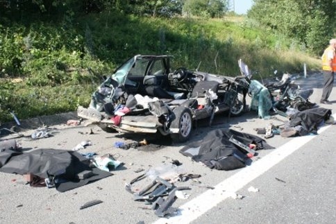 TEM'de feci kaza: 3 ölü 3 yaralı