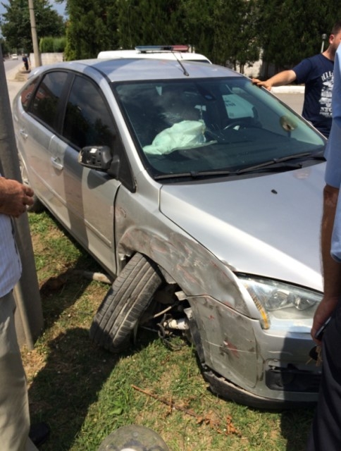 Aynı İstikamete Giden İki Otomobil Çarpıştı 1 Yaralı 