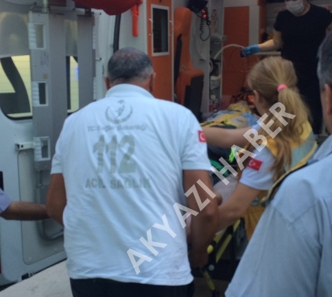 MOTOSİKLETLİ ÇOCUKLAR KAMYONET ALTINA GİRDİ 