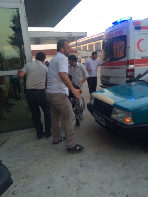 Bisikletli Çocuklara Otomobil Çarptı 2 Yaralı 