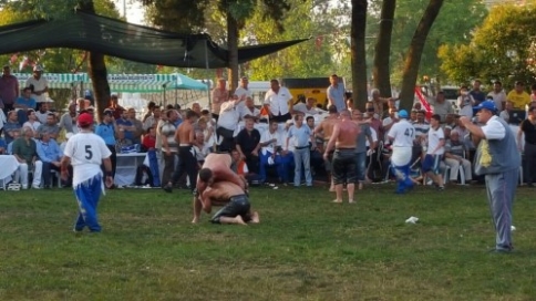 Kandıra Güreşlerinde Hamit Altun İkinci Oldu