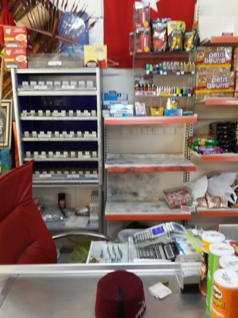 Arka Camdan Girip 15 Bin TL'lik Hırsızlık Yaptılar