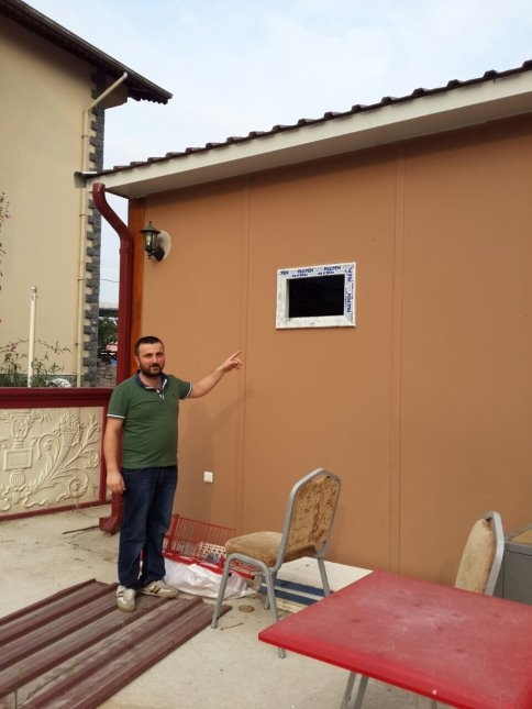 Arka Camdan Girip 15 Bin TL'lik Hırsızlık Yaptılar