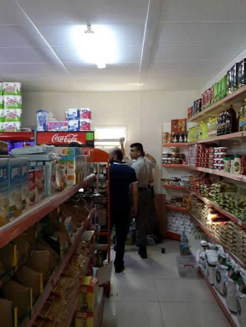 Arka Camdan Girip 15 Bin TL'lik Hırsızlık Yaptılar