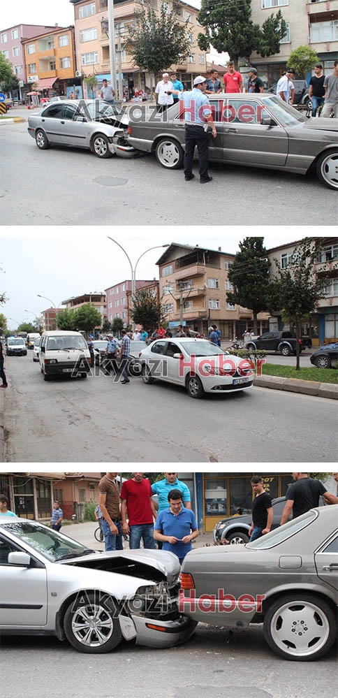 Merkez Yeni Cami'de Zincirleme Trafik Kazası