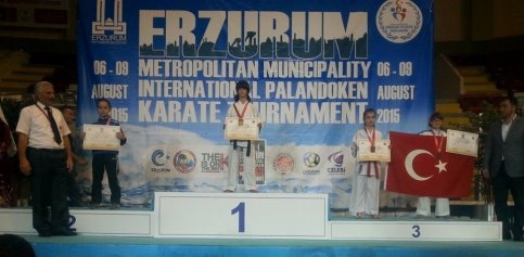 Uluslar Arası Turnuvada Karatecilerden 4 Madalya