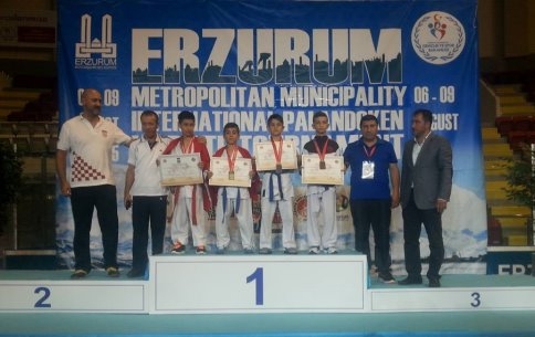 Uluslar Arası Turnuvada Karatecilerden 4 Madalya