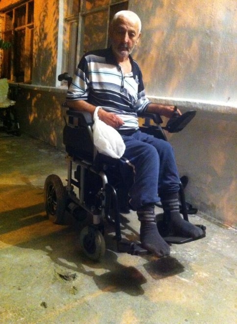 İhtiyaç Sahibi Vatandaşa Tekerlekli Sandalye Verildi