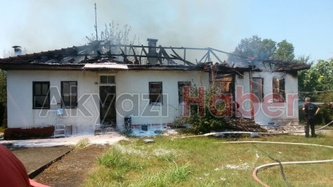 Fazla Isınan Kablo Evi Kül Etti