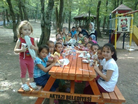 Akyazı'nın Orman Park'ı Aile ve Öğrencileri Mekanı Oldu