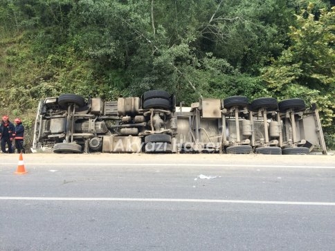 Dev Kamyon Devrildi 1 Yaralı 