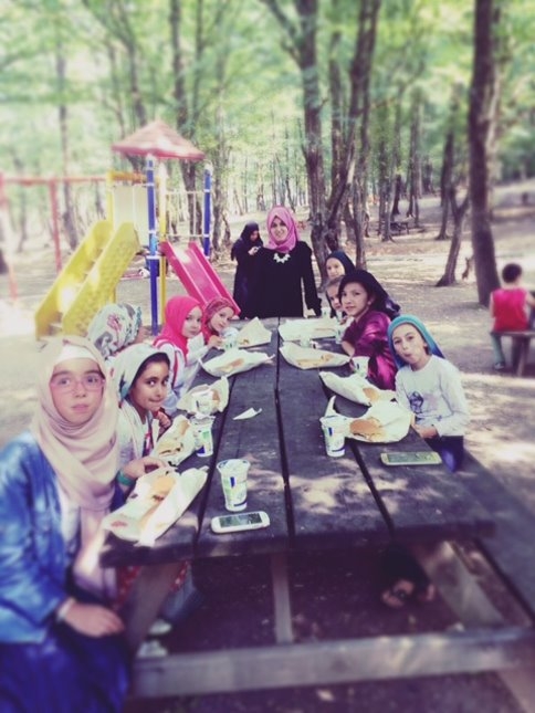 Yaz Kuran Kursu Öğrencilerine Belediye’den Piknik