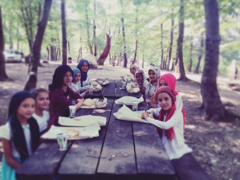 Yaz Kuran Kursu Öğrencilerine Belediye’den Piknik