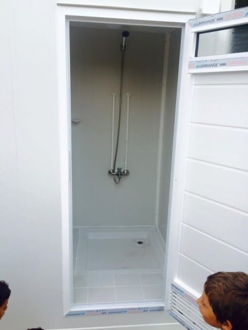 Mevsimlik İşçilere WC ve Duşakabin Verildi