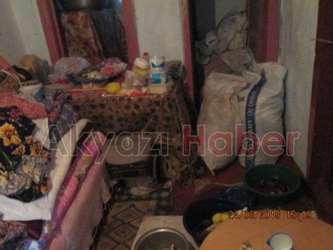 Evden Kepçeyle Çöp Çıkartıldı