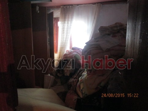 Evden Kepçeyle Çöp Çıkartıldı