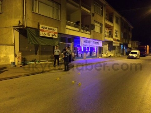 Kasklı Saldırgan İş Yerini Kurşunladı