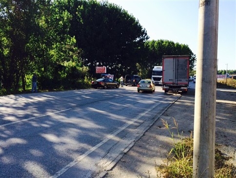 BMW Tırı Geçmek İsterken Kaza Yaptı