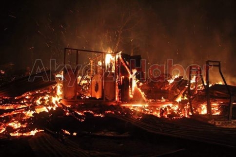 8 Ev, 6 Ahır Kül Oldu