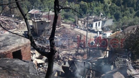 8 Ev, 6 Ahır Kül Oldu