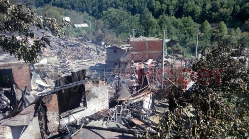 8 Ev, 6 Ahır Kül Oldu