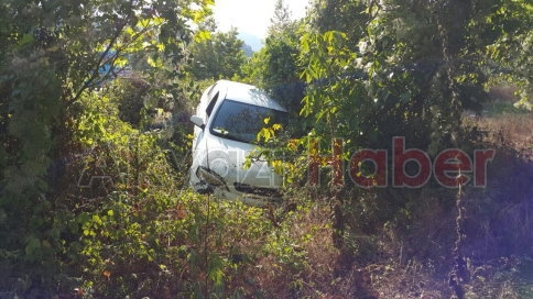 Dokurcun’da Otomobil Şarampole Uçtu