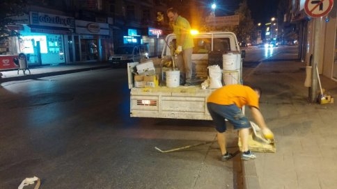 Akyazı’da Belediye Ekiplerinin Akşam Mesaisi