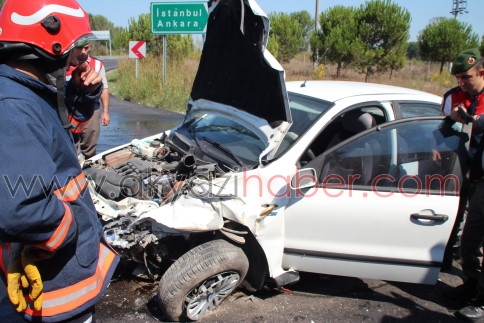 Akyazı Otoban Girişinde Kaza 5 Yaralı