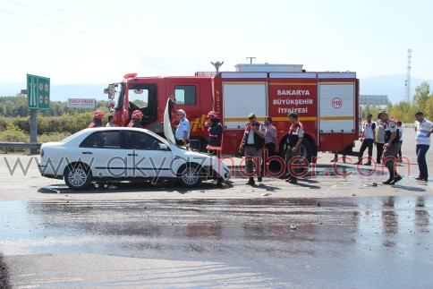 Akyazı Otoban Girişinde Kaza 5 Yaralı