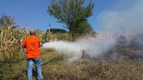 Yeniköy'de Yakılan Anız Kontrolden Çıktı