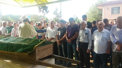 Reoman Kaçar Defnedildi