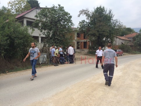 Mıcırlı yolda kayan motosiklet kaza yaptı