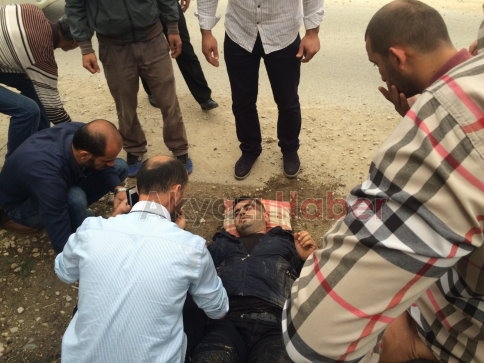 Mıcırlı yolda kayan motosiklet kaza yaptı