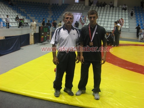 ANTRENÖRLÜKTEN İSTİFA ETTİ