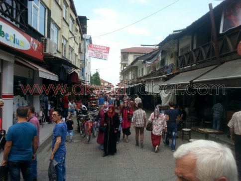 BAYRAM BEREKETİ ESNAFIN YÜZÜNÜ GÜLDÜRDÜ