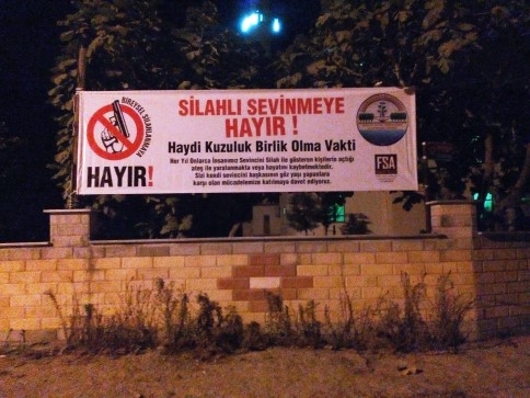 Kuzuluk'ta Pankartlar Asıldı Bayram Sabahı Silahlar Sustu!