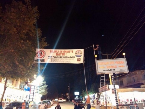 Kuzuluk'ta Pankartlar Asıldı Bayram Sabahı Silahlar Sustu!