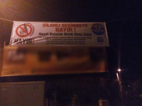 Kuzuluk'ta Pankartlar Asıldı Bayram Sabahı Silahlar Sustu!