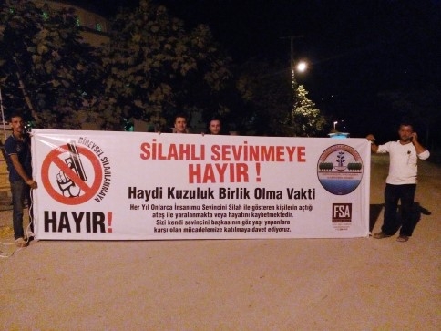 Kuzuluk'ta Pankartlar Asıldı Bayram Sabahı Silahlar Sustu!