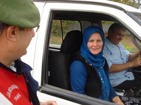 Akyazı İlçe Jandarma Ekiplerinden Şeker İkramı