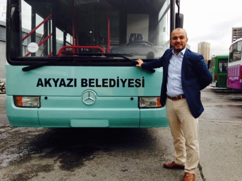 Selçuk Yaşar'dan Akyazı'ya İkinci Otobüs 