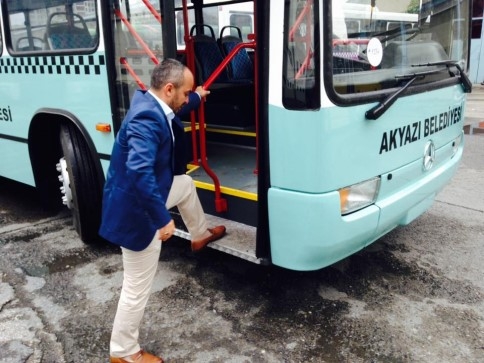 Selçuk Yaşar'dan Akyazı'ya İkinci Otobüs 