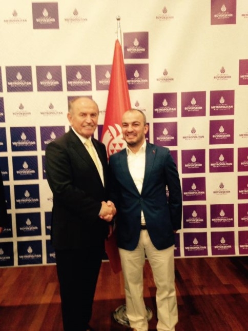 Selçuk Yaşar'dan Akyazı'ya İkinci Otobüs 